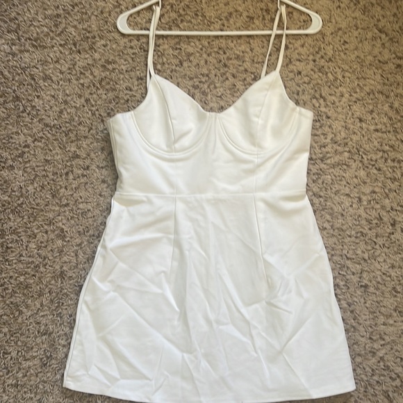 Princess Polly novella dress - Picture 2 of 4